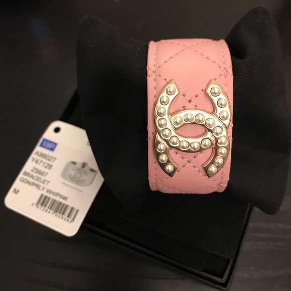 CHANEL PINK AND PEARL LEATHER CUFF BRACELET NWT - Picture 7 of 8